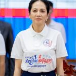លោកជំទាវបណ្ឌិត ពេជ ចន្ទមុន្នី ហ៊ុនម៉ាណែត ប្រធានកិត្តិយសនៃមូលនិធិគន្ធបុប្ផាកម្ពុជា អញ្ជើញសំណេះសំណាលជាមួយ គណៈប្រតិភូមូលនិធិគន្ធបុប្ផាស្វីស គណៈគ្រប់គ្រង លោកគ្រូពេទ្យ-អ្នកគ្រូពេទ្យ បុគ្គលិកនៃមន្ទីរពេទ្យគន្ធបុប្ផា និងសួរសុខទុក្ខអាណាព្យាបាលរួមជាមួយកុមារ ព្រមទាំងអញ្ជើញចូលរួមពិធីប្រគល់-ទទួលថវិកាបរិច្ចាគពីក្រុមហ៊ុន ជីប ម៉ុង ។